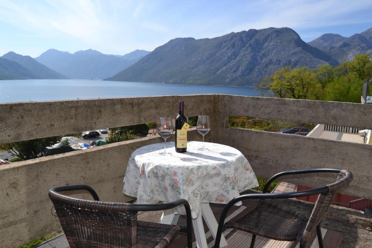 Apartments Dobrisa Kotor Luaran gambar