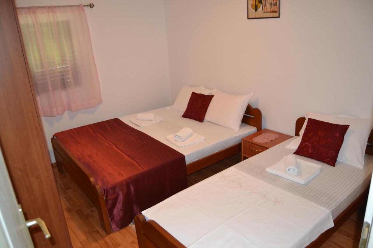 Apartments Dobrisa Kotor Luaran gambar